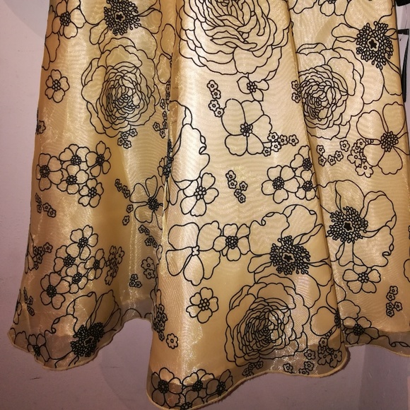 Girls dress - Picture 4 of 7